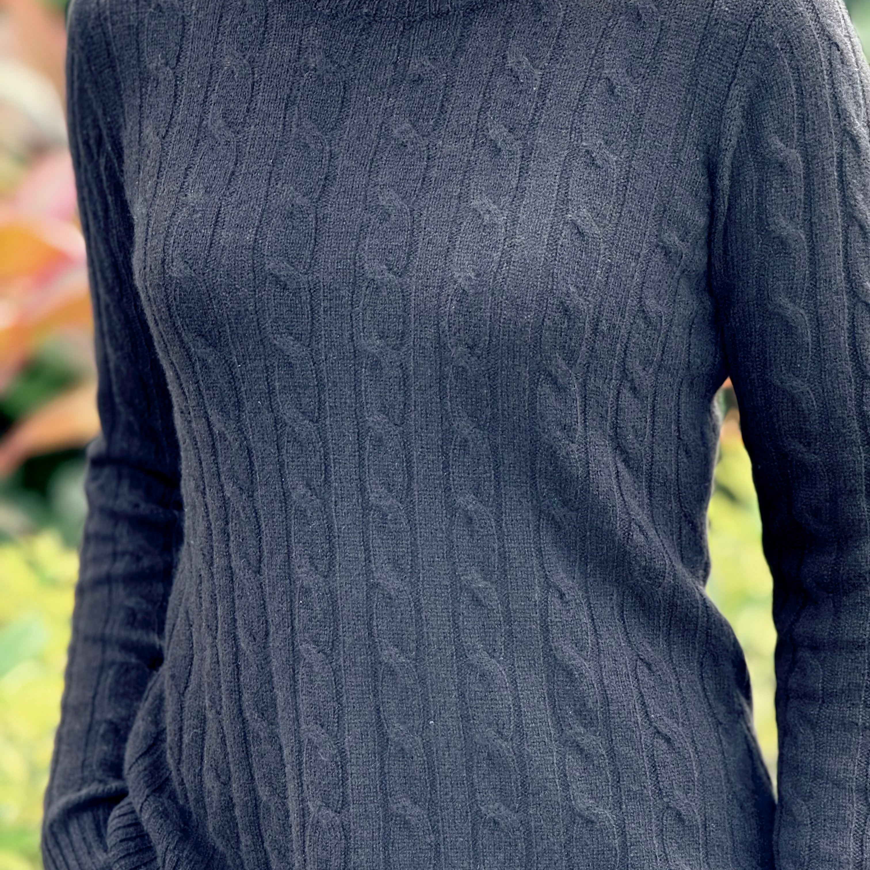 Alashan_breezy_cableknit_black_4.jpg
