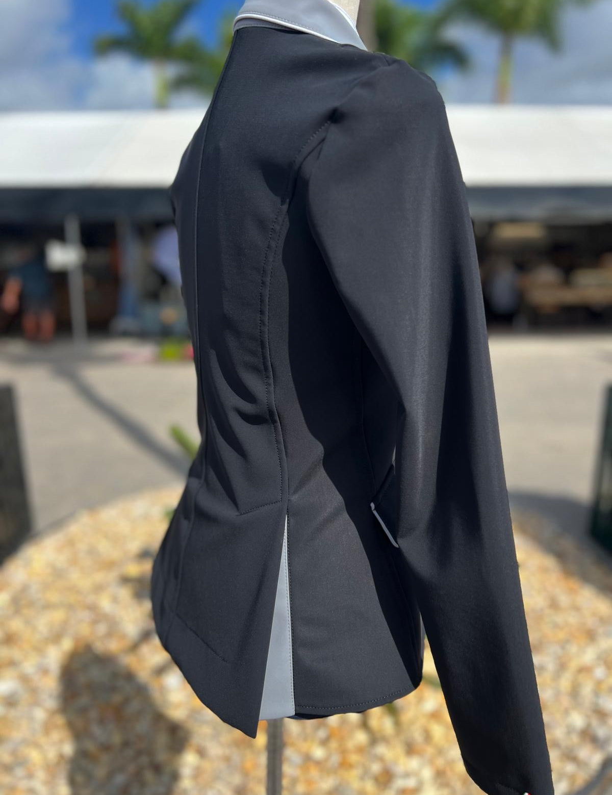 Cristina_black_w_grey_back.jpg