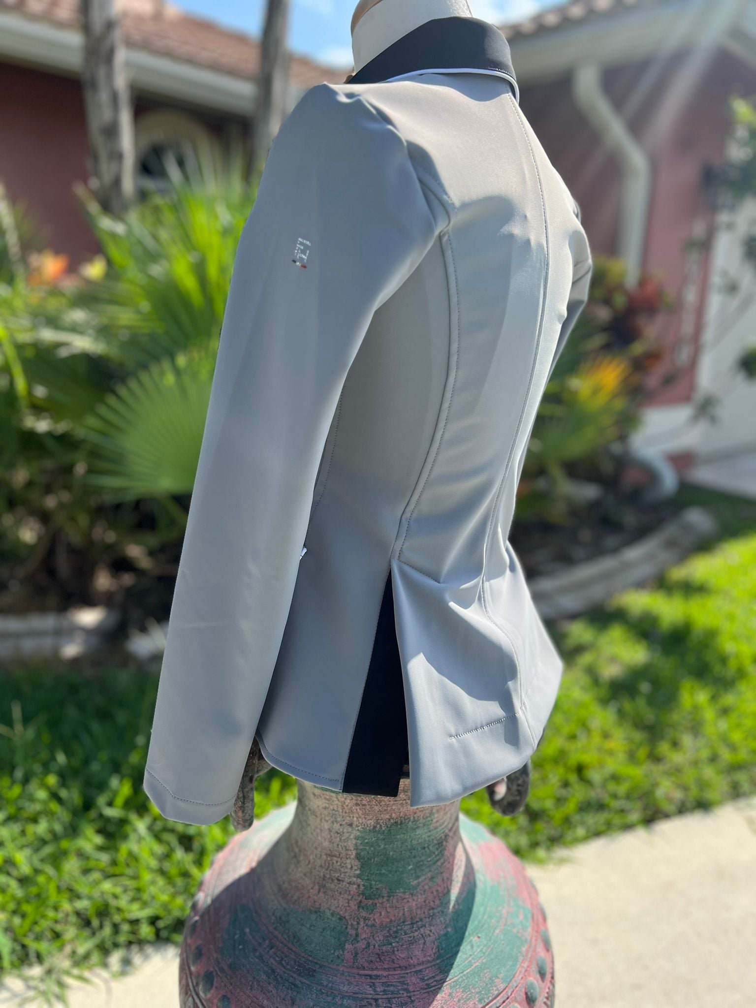 For Horses Cristina Show coat with contrast collar: dove grey with solid black collar