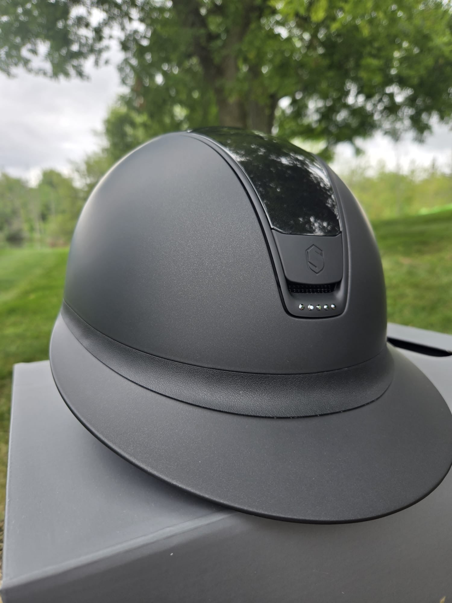 2.0 Miss Shield Shadowmatt With Glossy Top and 5 Crystals Samshield Helmet