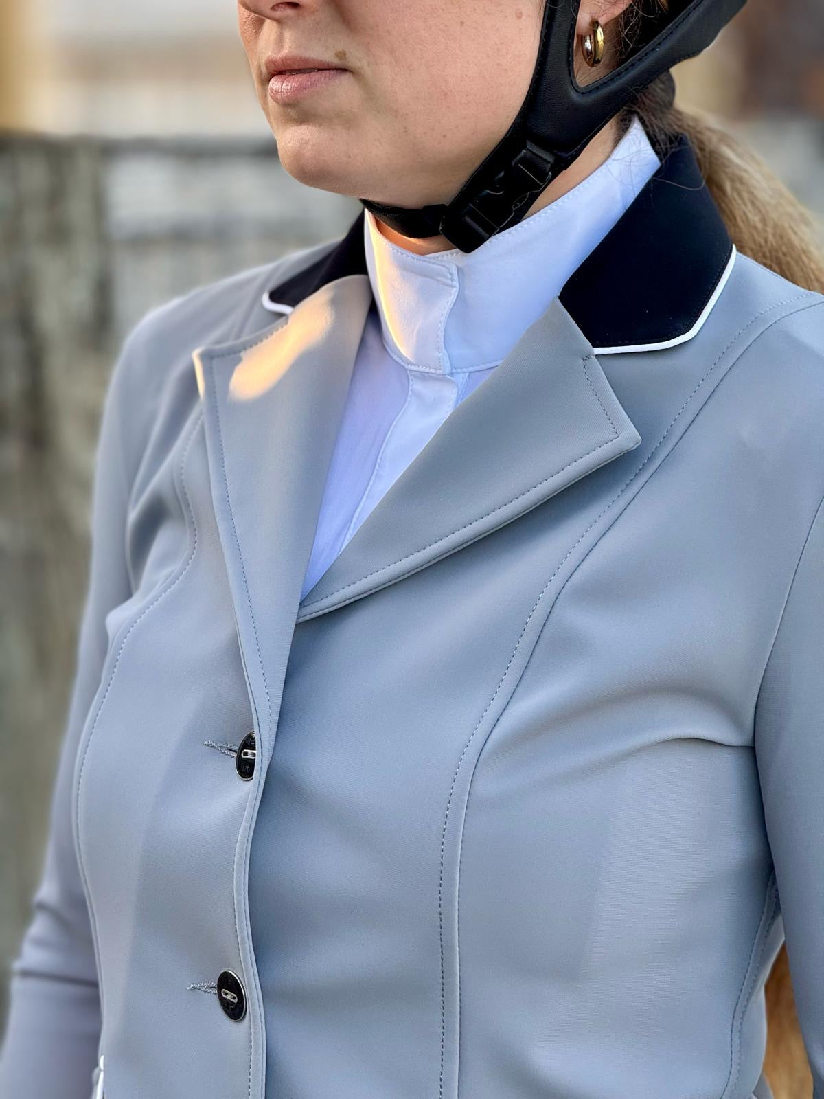 For Horses Cristina Show coat with contrast collar: dove grey with solid black collar